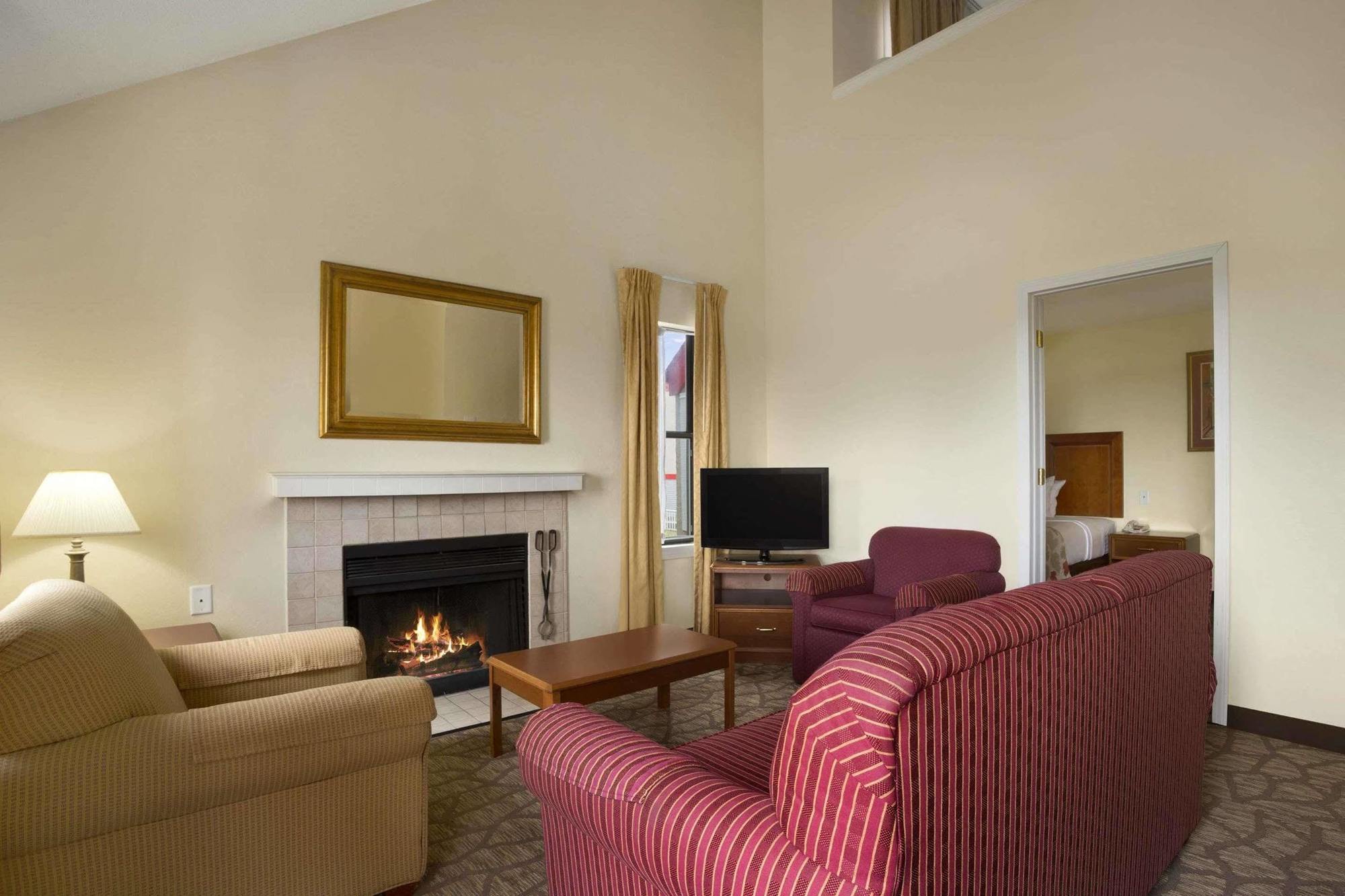 Affordable Suites Of America Grand Rapids Kentwood Экстерьер фото